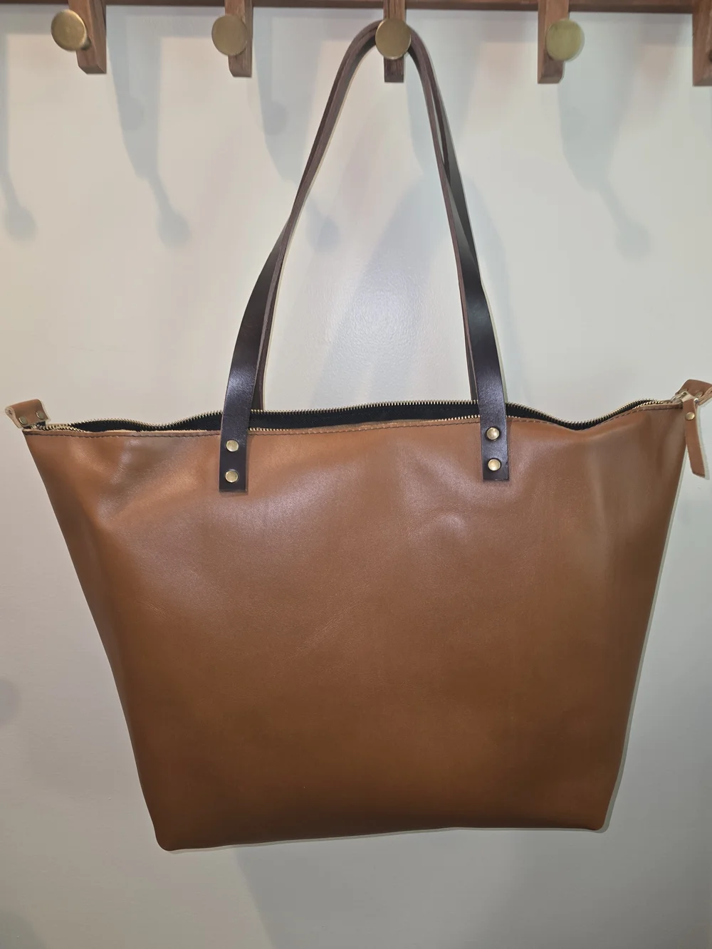 Portland Leather Oversized Classic   Tote In The Color Honey